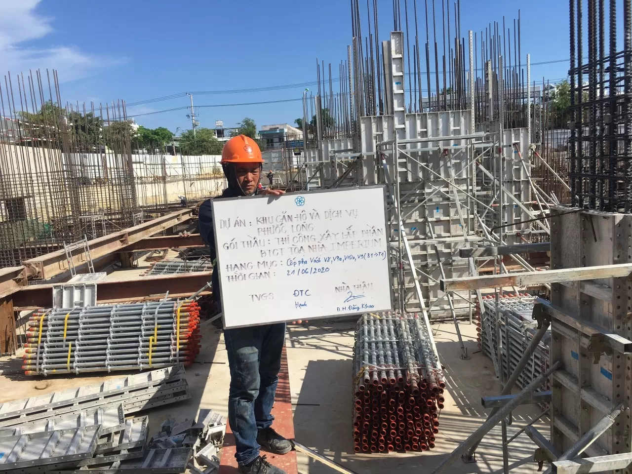 C&ocirc;ng t&aacute;c thi c&ocirc;ng đ&agrave;o đắp,h&agrave;n ống v&agrave; lắp đặt ống HDPE